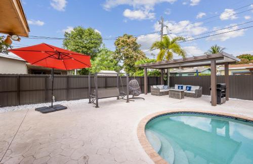 Sunrise House | Paradise with private pool Sleeps 10 near the beach