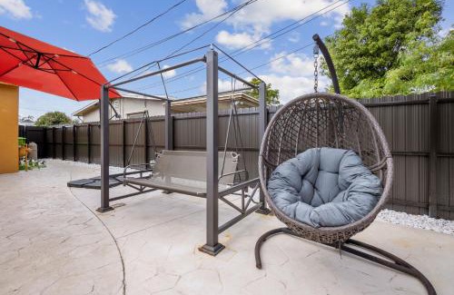 Sunrise House | Paradise with private pool Sleeps 10 near the beach