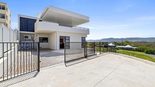 Coffs Harbour House | Paramount on Jarret - Paramount on Jarrett - Accessible, Panoramic Views