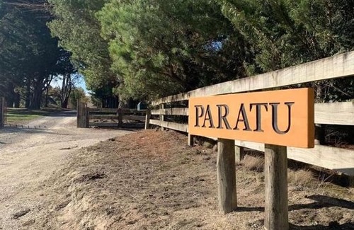 Waipukurau House | Paratu Farm Cottage in a quiet rural setting.