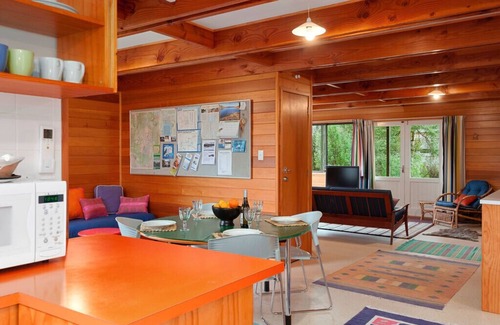 Kuratau Cottage | Parehopu Lake House - Taupo Holiday Home