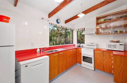 Kuratau Cottage | Parehopu Lake House - Taupo Holiday Home