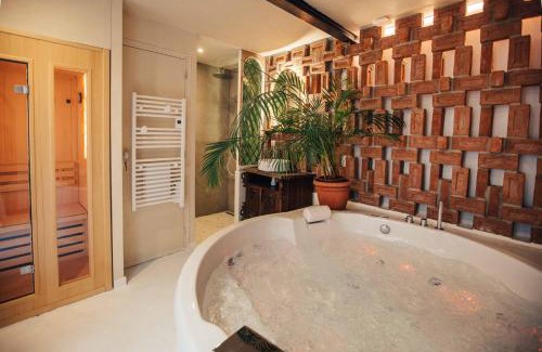 Croix Apartment | Parenthèse Douce Lille Croix avec Spa Privatif Jacuzzi et Sauna