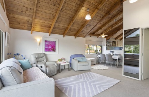 Half Moon Bay House | PARII - HALF MOON BAY HOLIDAY HOME, family friendly in Auckland City