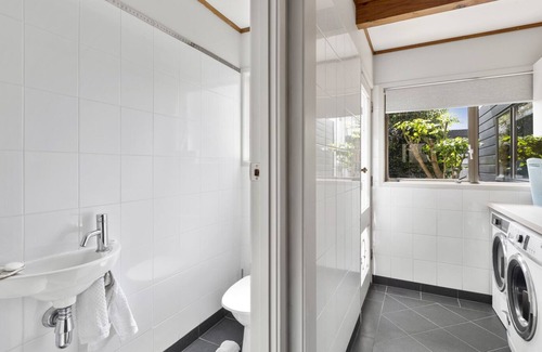 Half Moon Bay House | PARII - HALF MOON BAY HOLIDAY HOME, family friendly in Auckland City