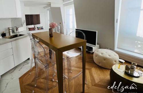 Quartier de la Plaine-de-Monceaux Apartment | Paris Parc Monceau by Melvane
