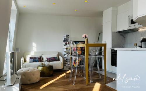 Quartier de la Plaine-de-Monceaux Apartment | Paris Parc Monceau by Melvane