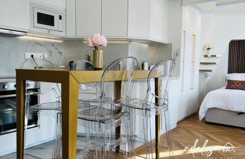 Quartier de la Plaine-de-Monceaux Apartment | Paris Parc Monceau by Melvane