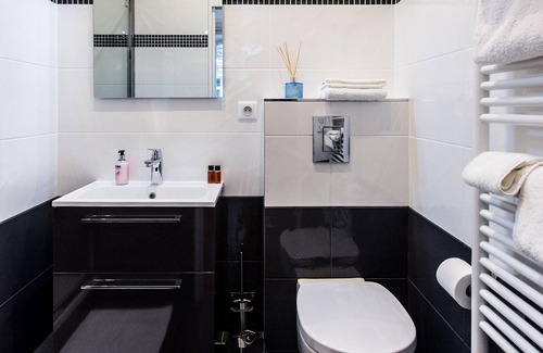 Faubourg-du-Roule Bed & Breakfast | Paris Square
