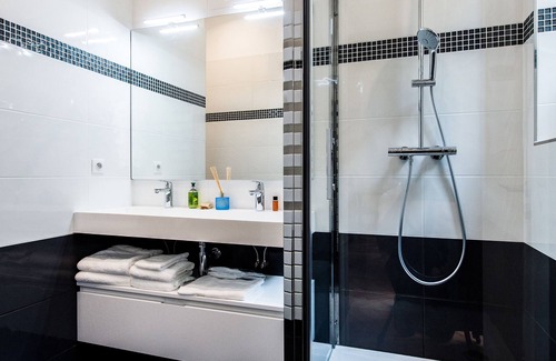 Faubourg-du-Roule Bed & Breakfast | Paris Square