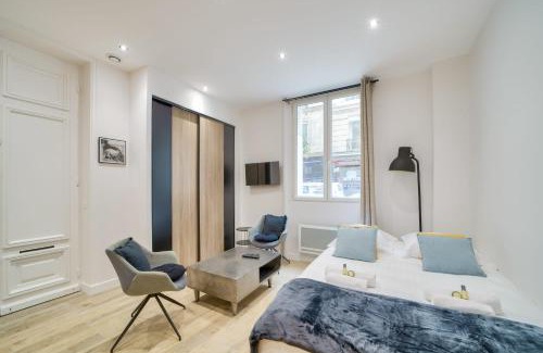 8th Arrondissement Apartment | ParisConciergerie - Studio Champs Elysees