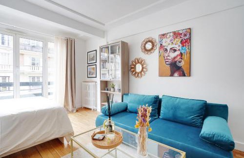 17th Arrondissement Apartment | Parisian Charm Porte Maillot