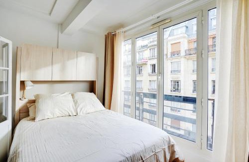 17th Arrondissement Apartment | Parisian Charm Porte Maillot