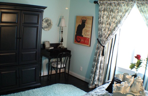 La Grange Bed & Breakfast | Parisienne King Luxury Suite with classic clawfoot soaking tub