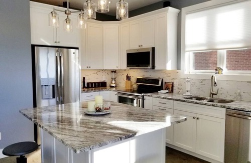 Traverse City Condo | Park 402: Beautiful Condo Right Downtown