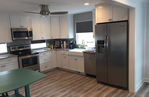 Stone Harbor Apartment | Park and Walk to Beaches, Bay, Shopping, Bars and Dining