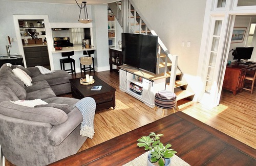 Belmont Shore House | Park Avenue Beach Paradise – Chic & Secluded 4 BDR