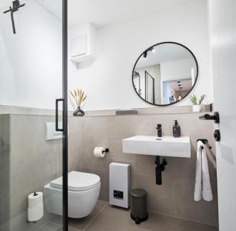 Altstadt-Nord Apartment | Park Avenue - Design Apartment Friesenstraße - 4 Pers - WLAN - Netflix - 65 Zoll TV