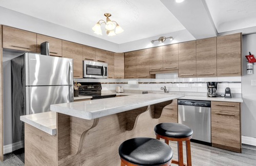 Leamington Apartment | Park Bungalow #4 - Seacliff Beach Suites