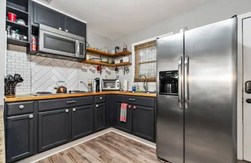 North Charleston Apartment | Park Circle Centrally Located Apt - Walk to Riverfront!