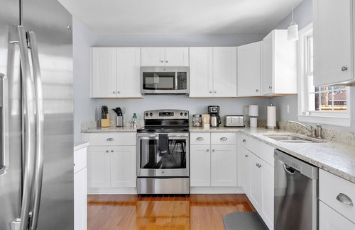 North Charleston House | Park Circle Oasis | HotTub & Record Player
