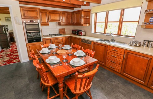 Haverfordwest House | PARK HALL COTTAGE, family friendly, with a garden in Solva