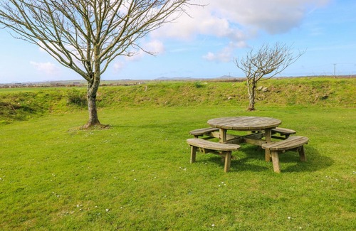 Haverfordwest House | PARK HALL COTTAGE, family friendly, with a garden in Solva