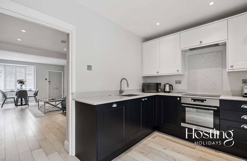 Henley House | Park House, Two Bed Henley Townhouse with Garden