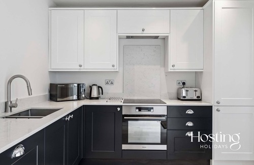 Henley House | Park House, Two Bed Henley Townhouse with Garden