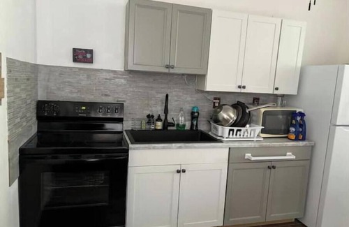 Kensington Apartment | Park, Library across near Centernn