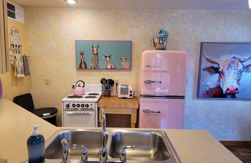 Winthrop Apartment | Park Place Apt, at Purple Sage, on the river in downtown Winthrop!