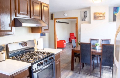 Eureka House | "Park Place" @ #RedwoodSkyWalk & Sequoia Park Zoo: 5BD*, Pool Table, Game Room, Kiva, Gas Grill!