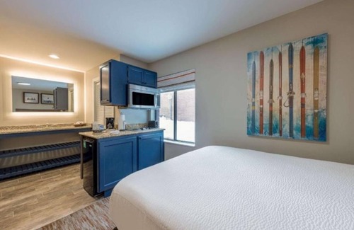 North Park City Hotel | Park Plaza Resort with Pool. Your Next Space