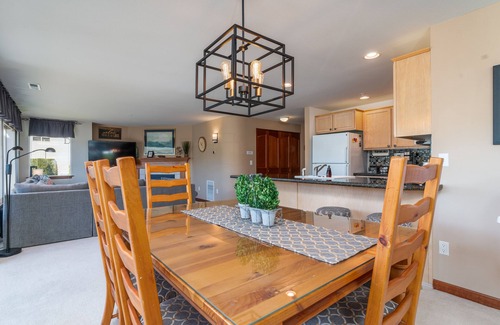 Chelan Condo | Park Pointe C204 - Community Pool/Hot tub
