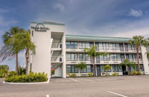 Historic Downtown Kissimmee Condo | Park Royal Homestay Orlando Studio Unit Saturday Check-In