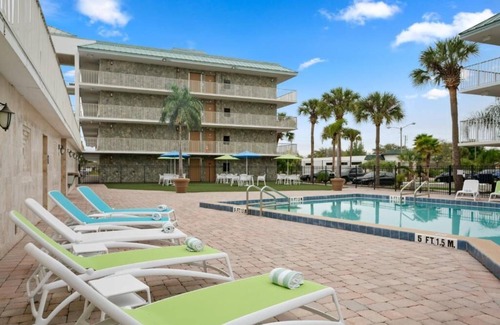 Historic Downtown Kissimmee Condo | Park Royal Homestay Orlando Studio Unit Saturday Check-In