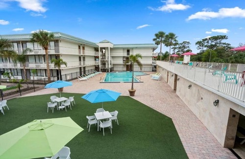 Historic Downtown Kissimmee Condo | Park Royal Homestay Orlando Studio Unit Saturday Check-In