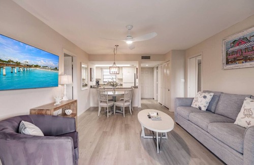 Park Shore Condo | Park Shore Resort Deluxe Condo Top FloorBLDG F#339
