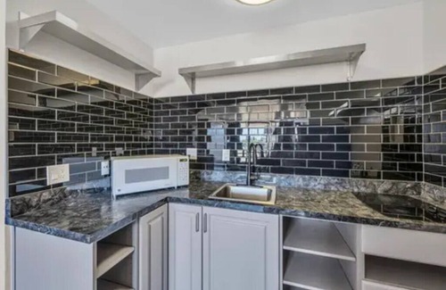 Downtown Reno Apartment | Park Tower Studio:Located in Midtown Reno w/great mountain & river rooftop view