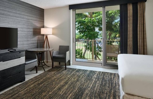 Diamond Head - Kapahulu - St. Louis Hotel | Park View King | Kaimana Beach Hotel | Views of Lush Kapiolani Park