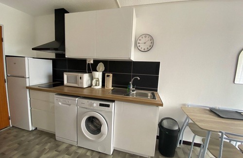 Balaruc-les-Bains Apartment | Park View, Near Thermes, Pet-Friendly, A/C, Balcony