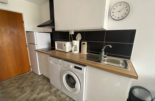 Balaruc-les-Bains Apartment | Park View, Near Thermes, Pet-Friendly, A/C, Balcony