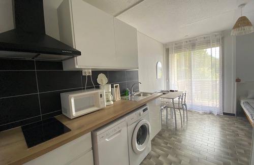 Balaruc-les-Bains Apartment | Park View, Near Thermes, Pet-Friendly, A/C, Balcony