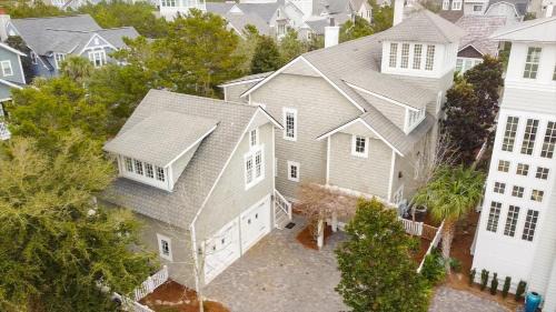 WaterSound Beach House | Parker by AvantStay Radiant Home w Stunning Design Close to Beach