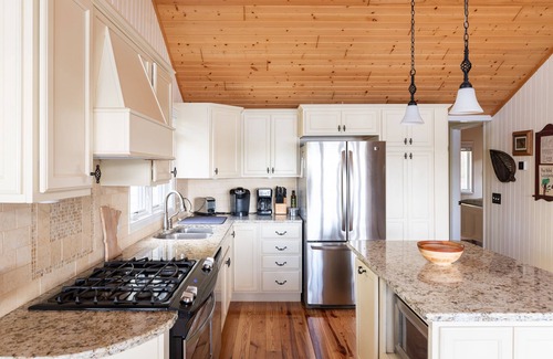 Oxford House | Parker Lake House with Outdoor Hot Tub with Lake View