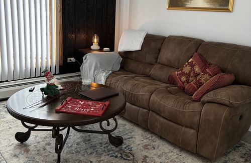 Brookville House | Parkers Stay and Play is steps from the Pinecrest Country Club.