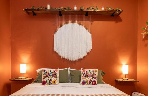 North End Apartment | Parking, 6min to Beach & Downtown, High-Speed WiFi, Laundry Service, KingBed, PetsOK