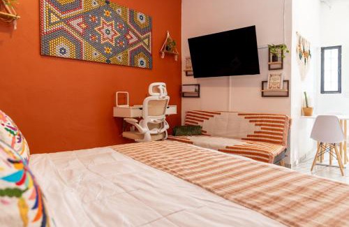 North End Apartment | Parking, 6min to Beach & Downtown, High-Speed WiFi, Laundry Service, KingBed, PetsOK