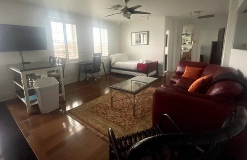 Bloomfield Apartment | ~Parking~ Elevator ~West Penn~ Centrally Located