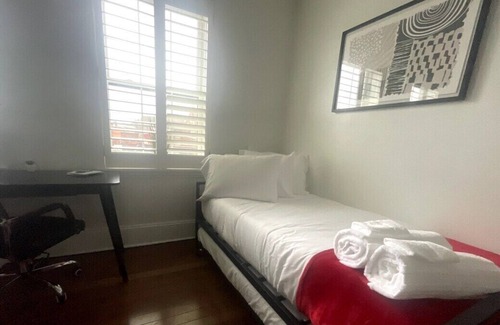 Bloomfield Apartment | ~Parking~ Elevator ~West Penn~ Centrally Located